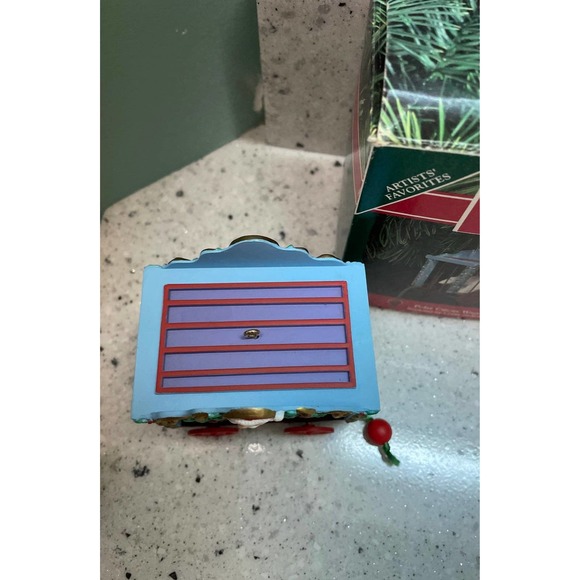 Hallmark keepsake ornament polar circus wagon - Picture 4 of 6